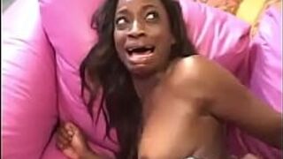 Чернокожая Моник держит мясной шест Мандиго в своей заднице, порномузыкальное видео - порно видео