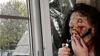 жена курит сигарету макияж зомби - порно видео