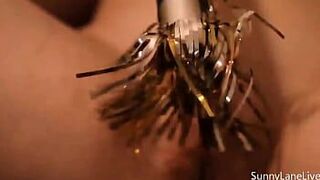 Красивые снимки крупным планом попки Санни Лейн, трахающей себя дилдо! - порно видео