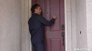 Грудастая милфа Ева Нотти скачет на огромном члене и получает камшот на ее большие сиськи - порно видео