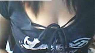 филиппинская девушка венера показывает свои большие сочные сиськи в открытом интернет-кафе .. - порно видео