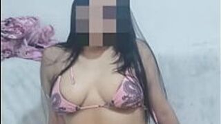 Моя подруга носит костюм викини, чтобы трахнуть свою домашнюю свору - порно видео