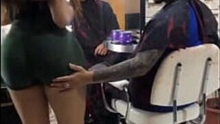 ЭТА ДЕВУШКА, КОТОРАЯ СТРИЖИЛА СВОИ ВОЛОСЫ, ПРОСИТ МЕНЯ ПРОНИКНИТЬ ЕЕ ПОСЛЕ ПОСТРЕЧКИ - порно видео