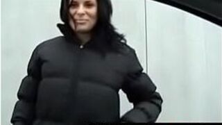 Польское порно - Аморальное предложение девушке на заправке - порно видео