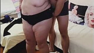 Трахаю старую толстушку, зрелую бабушку с волосатой киской в винтажном стиле. - порно видео