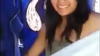 Шлюха-преступник трогает ее киску - порно видео