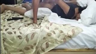 ТРАХ В ОТЕЛЕ ПЕРЕД ЗЕРКАЛОМ - порно видео