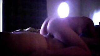 Удивительная девушка с идеальными сиськами и задницей с кримпаем в любительском видео - порно видео