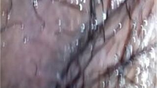 Очень мокрая после секса втроем - порно видео