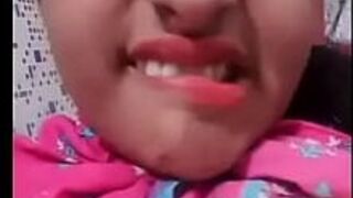 Индийская юная девушка дези снимает свое обнаженное видео для своего парня - порно видео